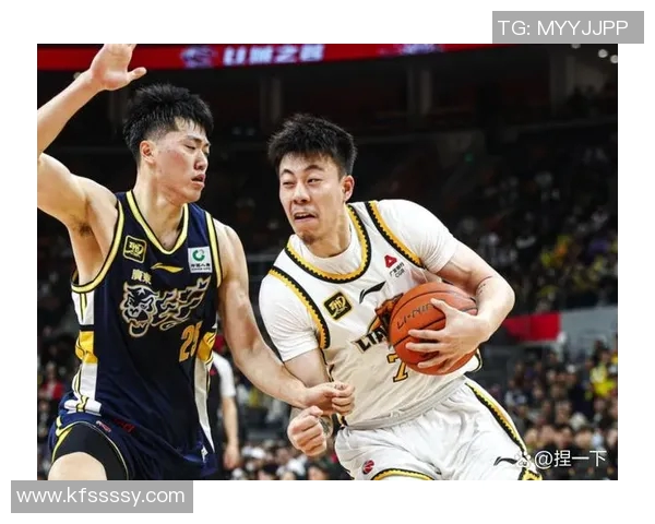 CBA激战上海队对决广东队谁能笑到最后精彩赛事即将上演 CBA激战上海队对决广东队谁能笑到最后精彩赛事即将上演